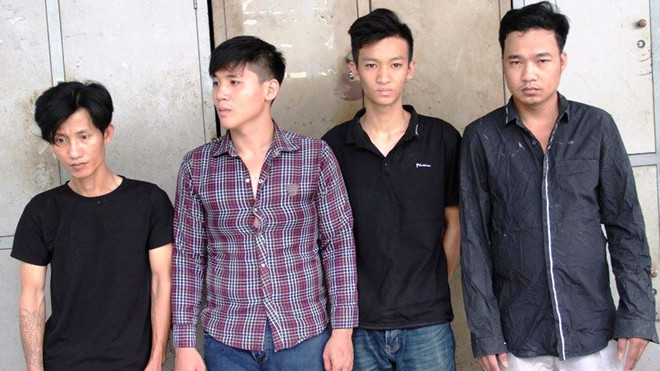 Các đối tượng bị bắt tại công an. 