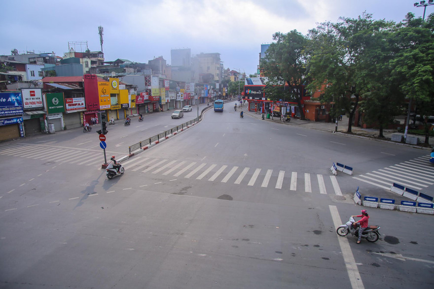 Phố phường Hà Nội khác lạ trong ngày Giỗ tổ Hùng Vương