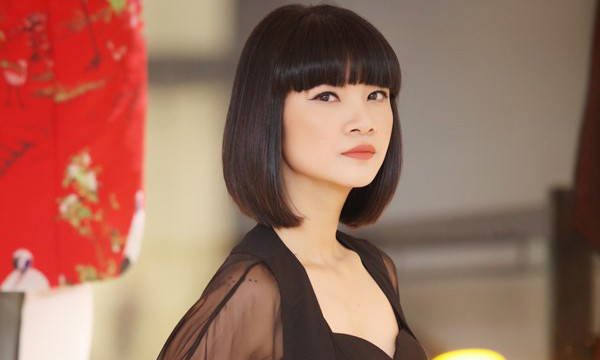 Siêu mẫu Hạ Vy quyết tâm đi học ở Thái Lan để mở trường đào tạo Hoa hậu.