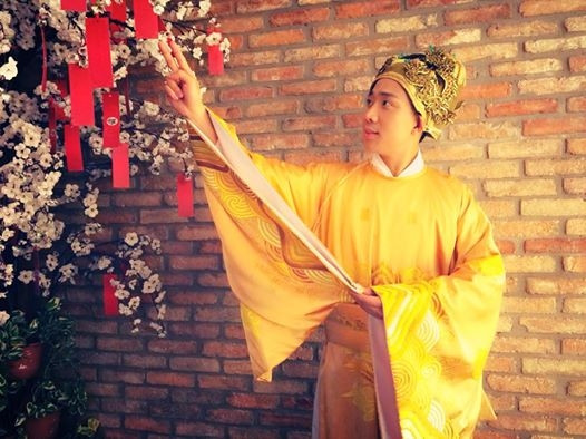 Trấn Thành chia sẻ những hình ảnh trong trang phục cổ trang khiến fans thích thú.