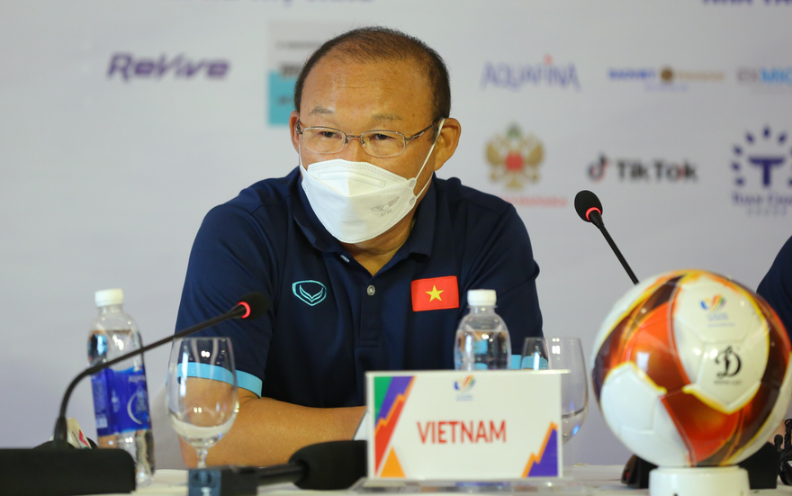 HLV Park Hang-seo: Người hâm mộ trông đợi chúng tôi bảo vệ ngôi vô địch