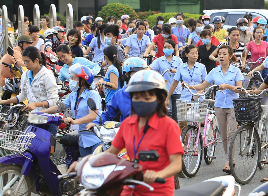 Công nhân Khu công nghiệp Thủ Dầu Một (Bình Dương). Ảnh: PV