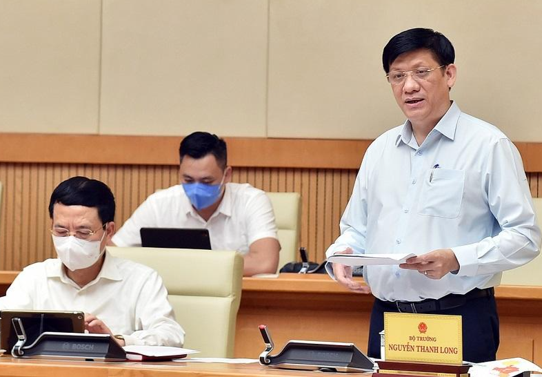 Bộ trưởng Bộ Y tế phát biểu tại phiên họp (Ảnh: Nhật Minh)