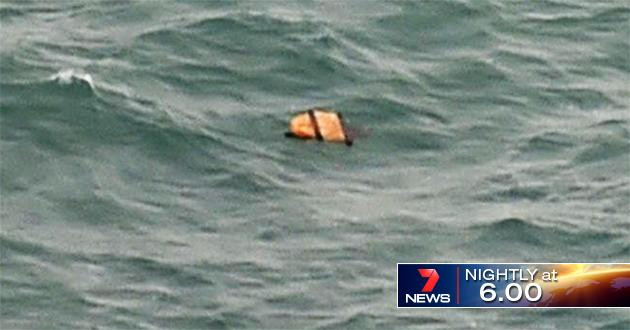 Nhìn gần các vật thể nghi của máy bay QZ8501 mất tích