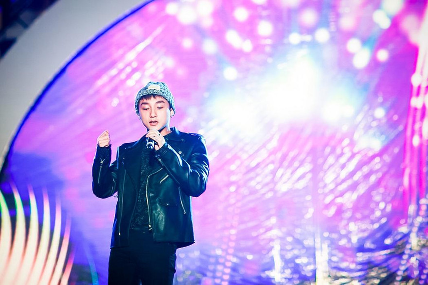 Fans vây kín xem Sơn Tùng tổng duyệt countdown 2015