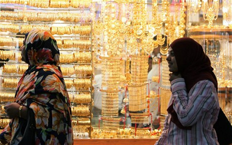 Ukraine giao tranh dữ dội, vàng giảm mạnh