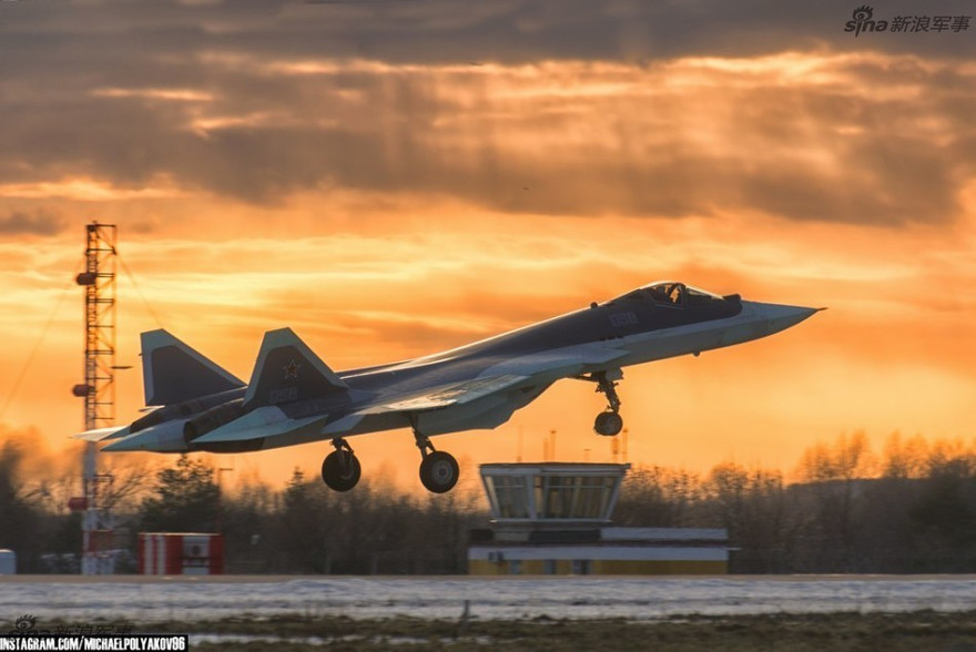 Lộ diện nguyên mẫu mới nhất của siêu tiêm kích Sukhoi T-50