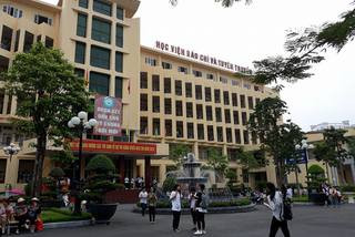 Thi vào ngành Quay phim truyền hình: Nữ phải cao 1m60 trở lên