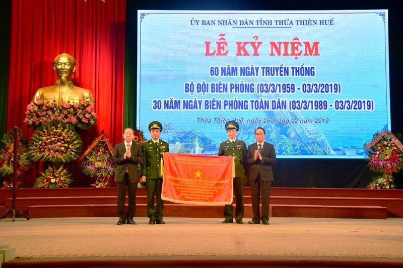Lãnh đạo tỉnh TT-Huế tặng BĐBP tỉnh bức trướng :"Cán bộ chiến sĩ Bộ đội Biên phòng tỉnh TT Huế đoàn kết, sáng tạo, mưu trí, dũng cảm bảo vệ vững chắc chủ quyền an ninh biên giới của Tổ quốc”