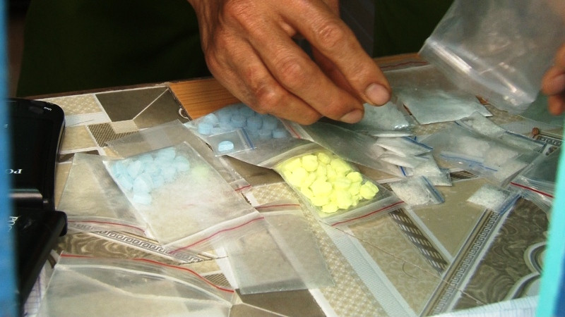 Hưng và Hiếu chưa kịp tẩu táng, phi tang trót lọt số ma túy này thị bị công an bắt quả tang