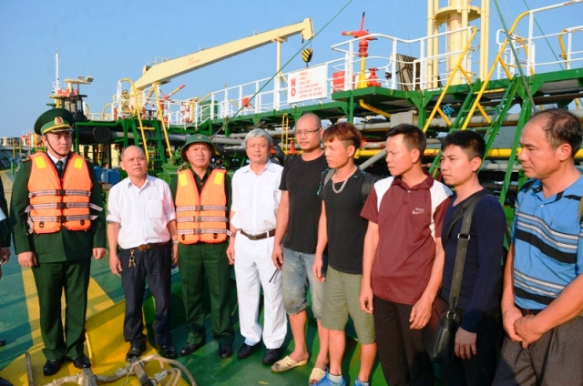 Các thuyền viên găp nạn chìm tàu trên biển được cứu hộ thành công