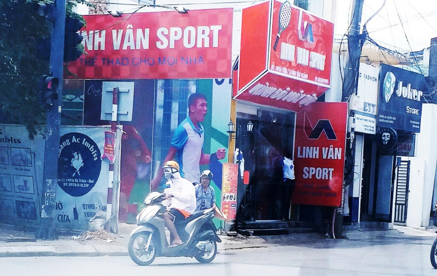 Gần 1 năm trời, các cơ quan chức năng TP Huế không cưỡng chế nổi mỗi công trình xây dựng trái phép lấn lộ giới Quốc lộ 49 tại số 149 Bà Triệu - Huế