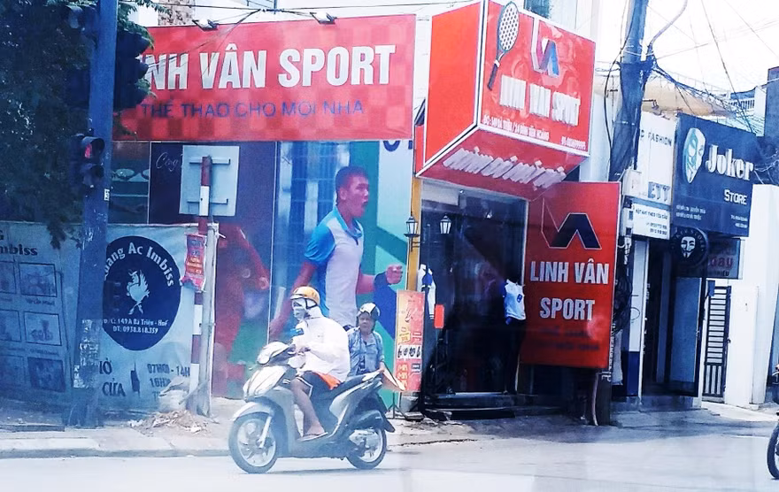 Gần 1 năm trời, các cơ quan chức năng TP Huế không cưỡng chế nổi mỗi công trình xây dựng trái phép lấn lộ giới Quốc lộ 49 tại số 149 Bà Triệu - Huế