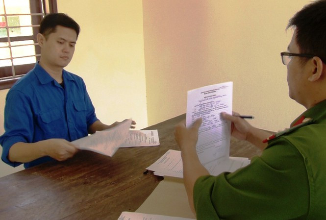 Lê Quang Huy Phương (bìa trái) bị đề nghị truy tố 3 tội danh: Hiếp dâm, cố ý gây thương tích và bắt giữ người trái pháp luật.