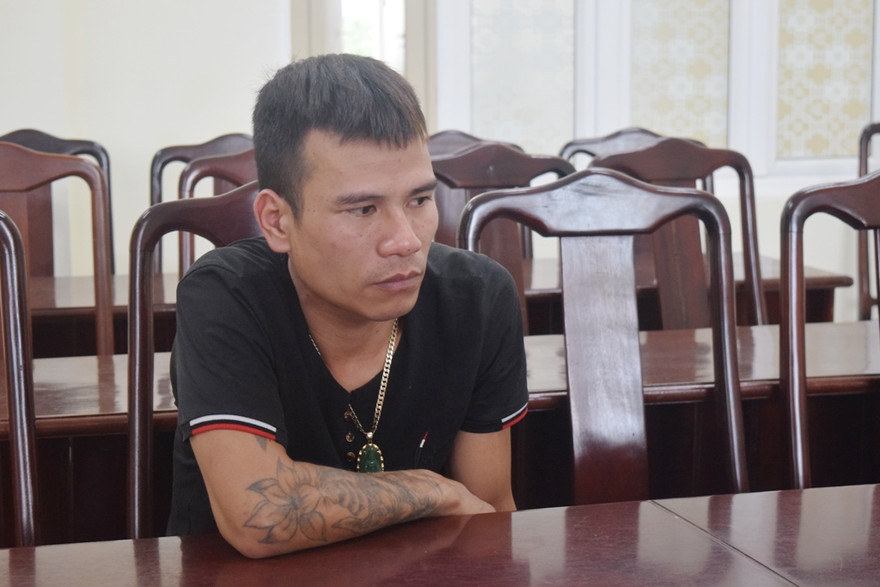 Tài xế Trương Văn Việt có biểu hiện "ngáo đá" khi bị công an dừng xe đầu kéo để kiểm tra, xử lý lỗi vi phạm Luật Giao thông