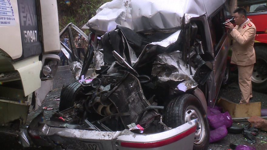 Công an xác định, nguyên nhân vụ tai nạn kinh hoàng này là do xe khách vượt sai ở đoạn đường cấm vượt và không giảm tốc độ tại nơi có biển cảnh báo.