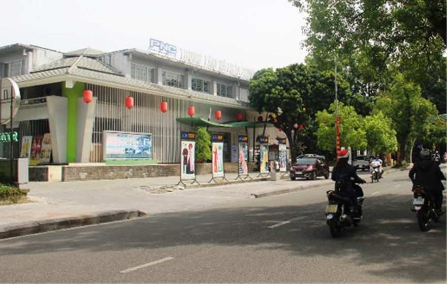 Khu nhà, đất ở vị trí đắc địa bậc nhất xứ Huế, được ví "đất vàng" hiện vướng lùm xùm về đấu giá thuê mặt bằng, hạ tầng, với những nghi ngờ về bất thường, khuất tất trong xử lý hồ sơ dự đấu giá