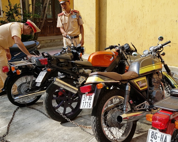 Số mô tô hạng sang này được phát hiện, tạm giữ để xác minh điều tra từ vi phạm của ô tô lắp thùng sau không đúng thiết kế