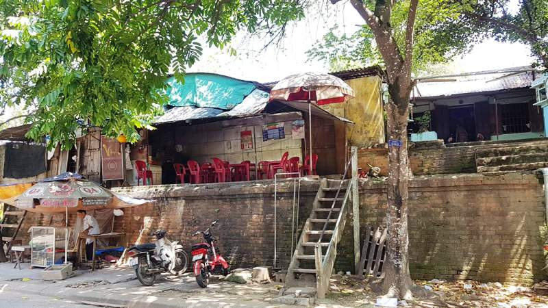 Hàng nghìn hộ dân 'sống bám' lên di tích khiến vùng Thượng thàng (thuộc Kinh thành Huế) trong cảnh nhếch nhác hàng chục năm nay