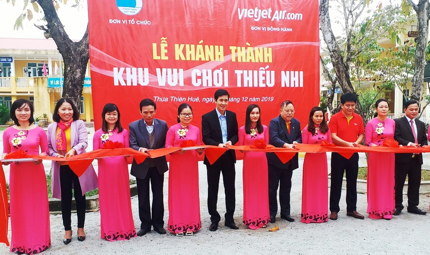 Trung ương Hội Liên hiệp Thanh niên Việt Nam khánh thành khu vui chơi thiếu nhi, do chương trình "Tôi yêu Tổ quốc tôi" dành tặng học sinh Trường tiểu học Quảng Thọ - quê hương Đại tướng Nguyễn Chí Thanh, vị Chủ tịch đầu tiên của Hội LHTN Việt Nam