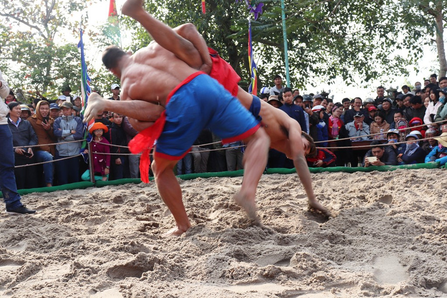Hội vật Thủ Lễ tồn tại qua hàng trăm năm, với những màn so tài kịch tính, hấp dẫn