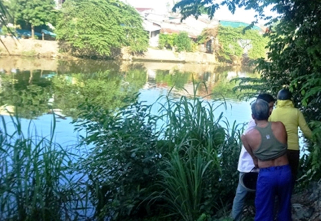 Thi thể ngời đàn ông nghi mất tích trước đó 2 hôm nổi lên tại đoạn sông này