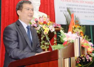 Phó Giám đốc Đại học Huế Trương Quý Tùng cho biết, ông nắm được thông tin nghi vấn gian lận sửa điểm thi qua đọc báo, chứ ĐHSP Huế không hề báo cáo lên từ trước đó
