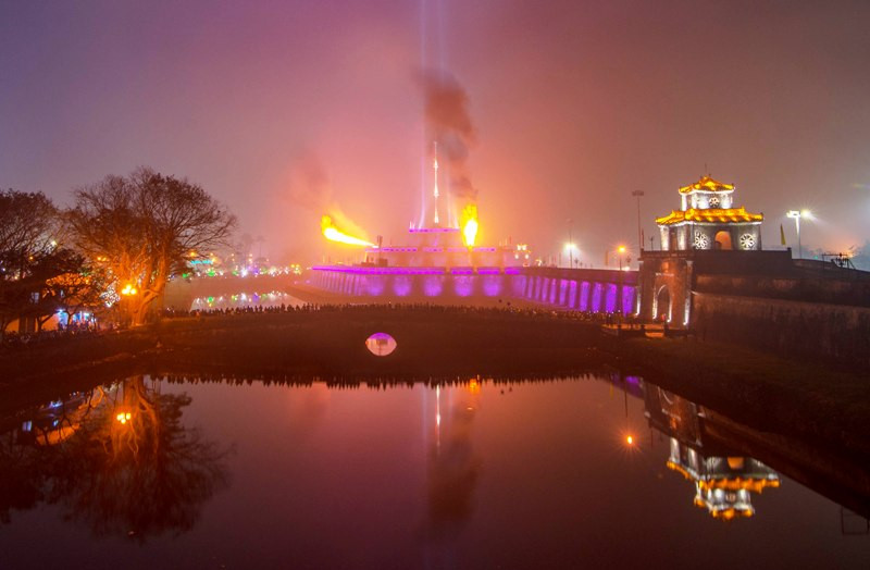 Thần công khai hỏa trên Kỳ đài Huế. Ảnh: Đình Huy