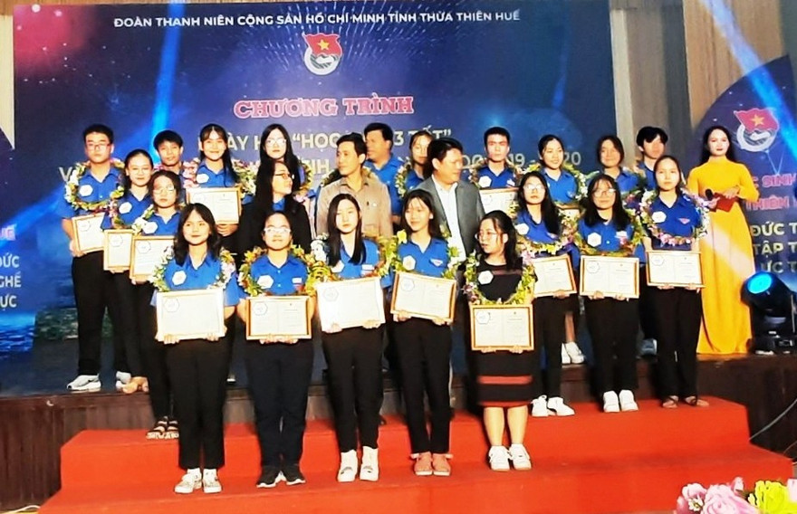 24 gương mặt điển hình "Học sinh 3 tốt" tại TT-Huế.
