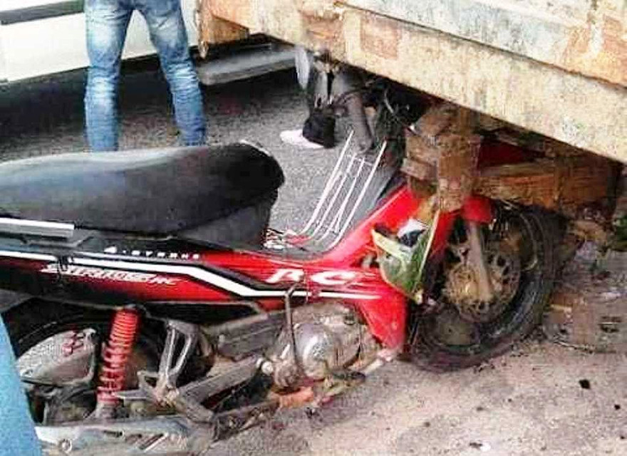 Hiện trường vụ tai nạn giao thông nghiêm trọng làm 4 người cùng gia đình thương vong