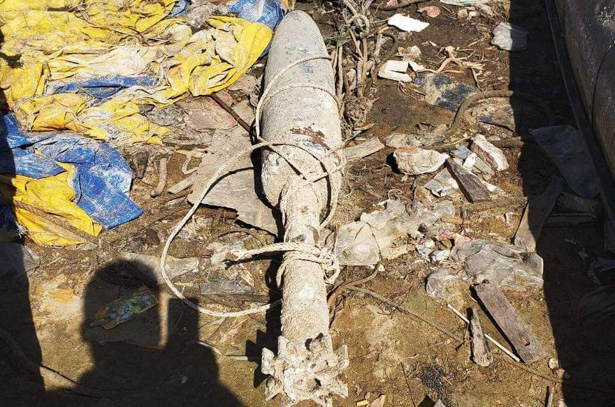 Bom MK81- 250 LBS thời điểm vừa được trục vớt lên bờ.