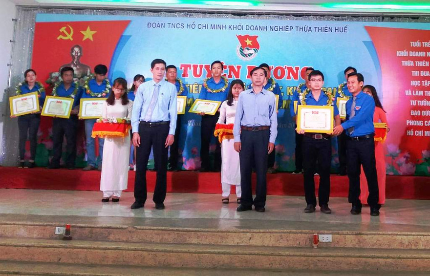 Tuyên dương thanh niên tiên tiến sản xuất kinh doanh giỏi làm theo lời Bác