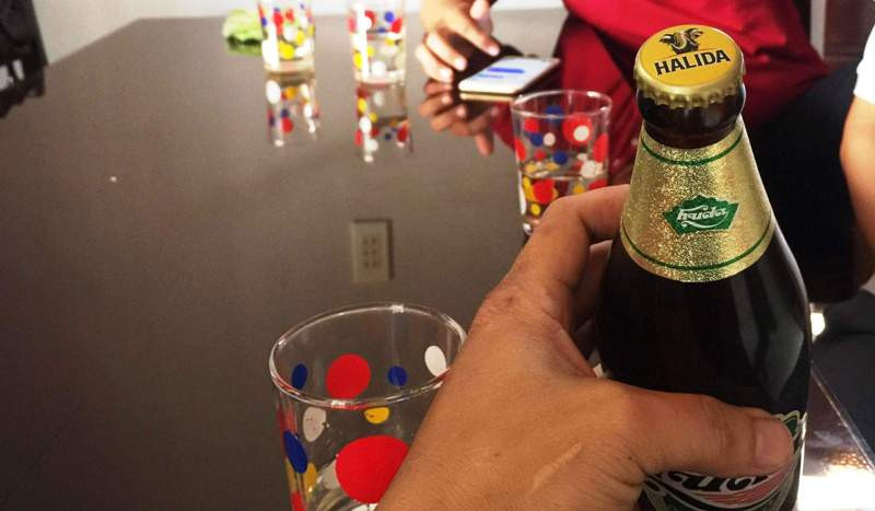 Chai bia Huda, nắp đậy lại là của bia Halida