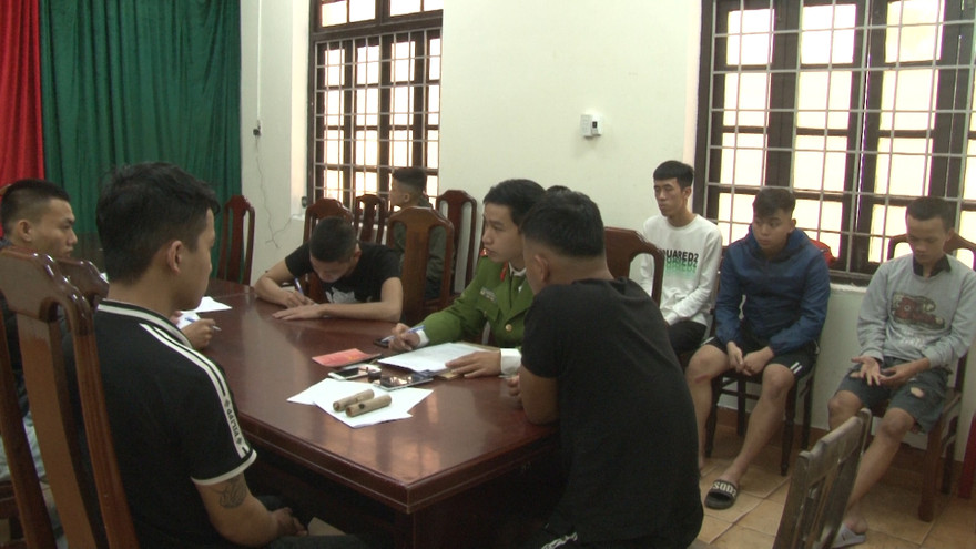 Công an TP Huế bước đầu làm rõ danh tính, hành vi của 12 đối tượng thanh thiếu niên đốt pháo hoa nổ trái phép.