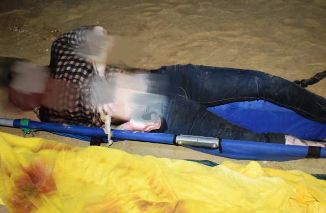 Danh tính nam thanh niên đã tử vong trôi dạt vào bờ vịnh Chân Mây, TT-Huế, chưa được xác định do không có giấy tờ tùy thân và không có người quen đến tiếp nhận