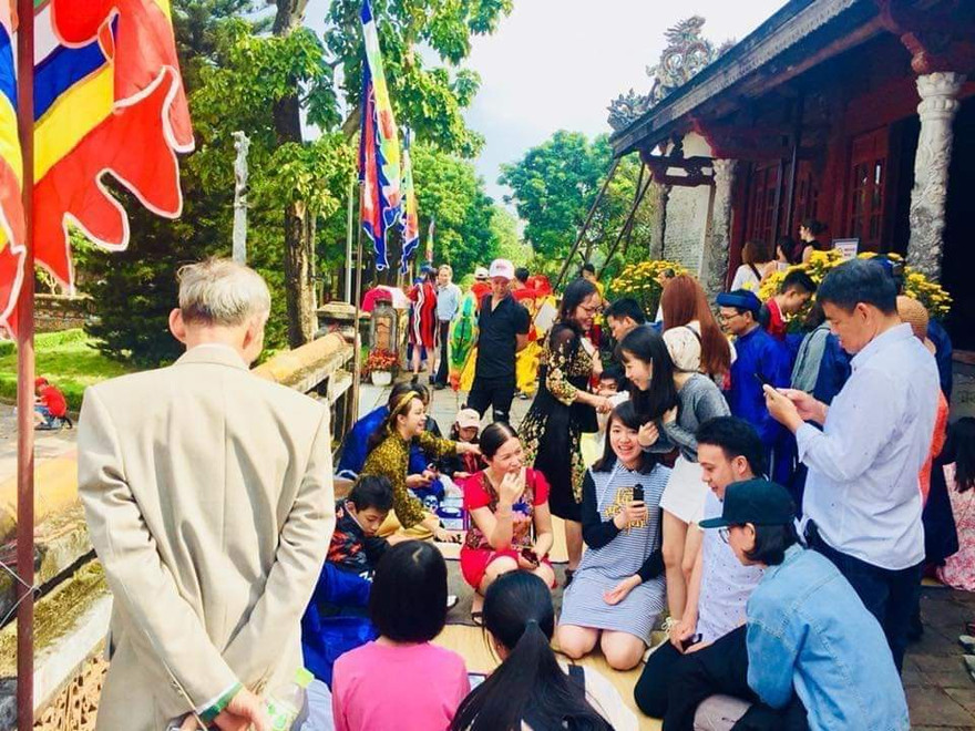 Du khách vào Đại nội Huế trẩy hội vui Xuân