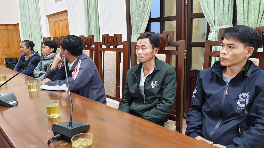 Người nhà nạn nhân sạt lở tại Rào Trăng 3 mong sớm tìm được người thân mất tích, đưa về với gia đình.