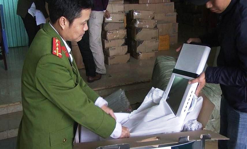 Liên tục bắt giữ hàng hóa không rõ nguồn gốc từ xe đầu kéo rơ-mooc