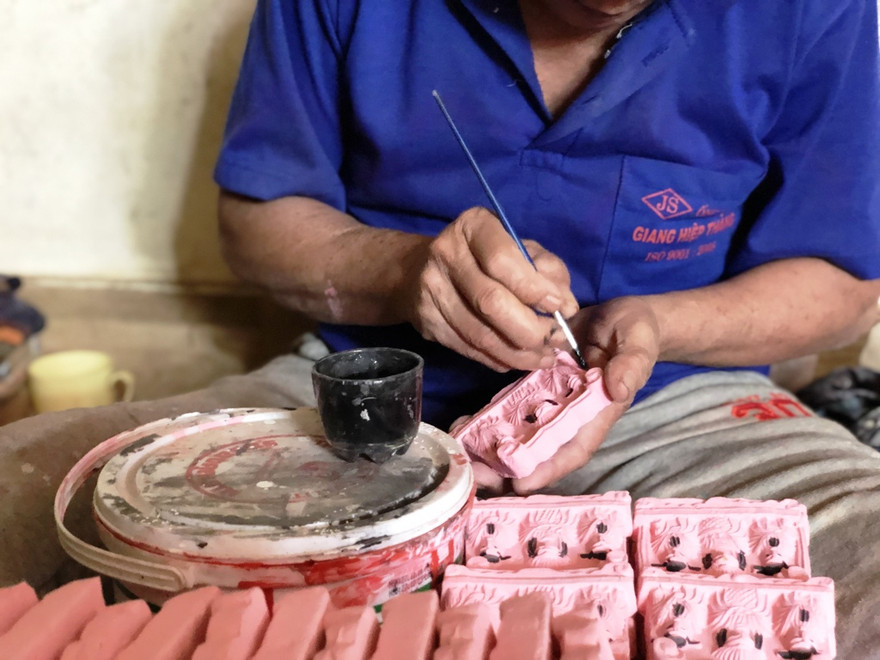 Nghệ nhân làng Địa Linh (TT-Huế) lại tất bật vào mùa làm tượng đất nung ông Công, ông Táo.