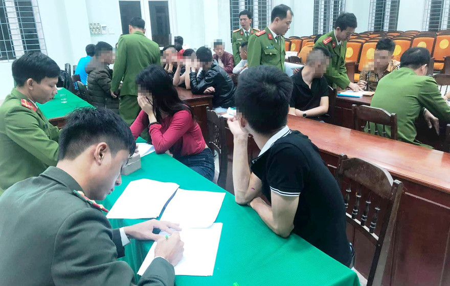 Qua test nhanh, các “nam thanh nữ tú” này đều dương tính với chất ma túy