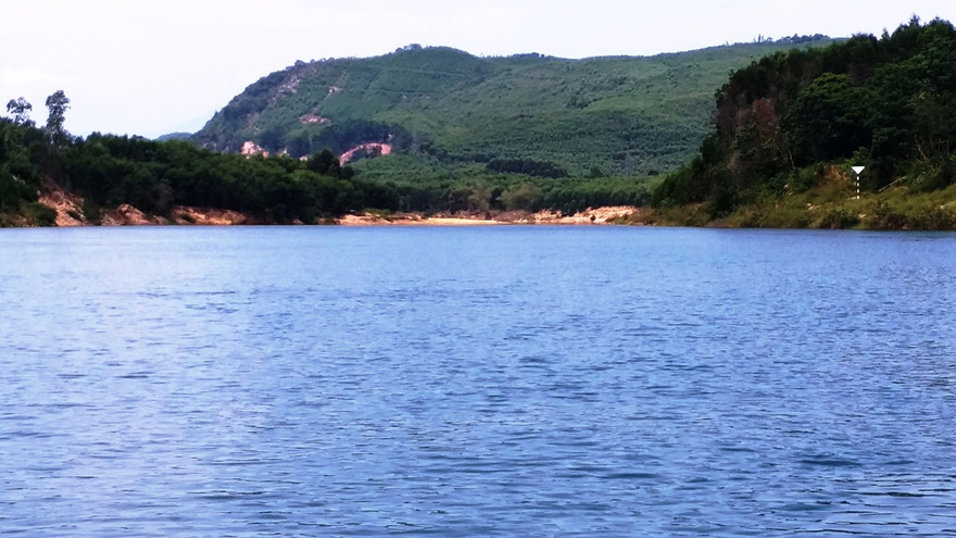 Sau sai phạm nghiêm trọng về khai thác cát sỏi trên sông Bồ, việc thực hiện khắc phục môi trường, khôi phục hiện trạng chưa được đơn vị liên quan thực hiện