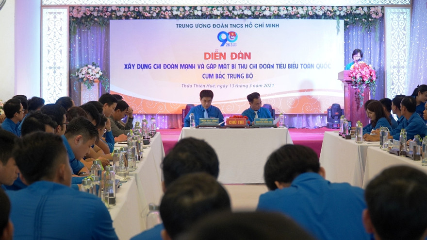 Quang cảnh diễn đàn.