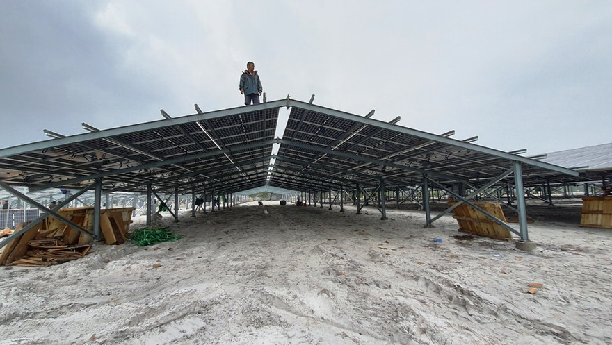 Công trình điện mặt trời mái nhà trong một trang trại vùng rú cát tại huyện Quảng Điền, tỉnh TT-Huế.