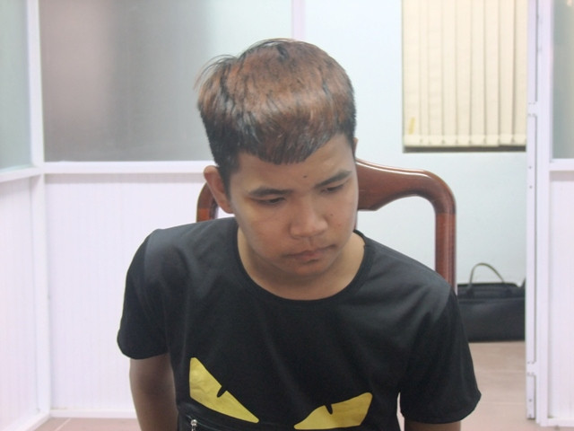 Vũ khai lý do dùng dao bấm đâm chết người là vì bị "nhìn đểu"