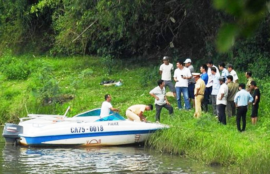 Lực lượng chức năng tại Huế kiểm tra hiện trường, xác định danh tính nạn nhân, điều tra nguyên nhân vụ việc