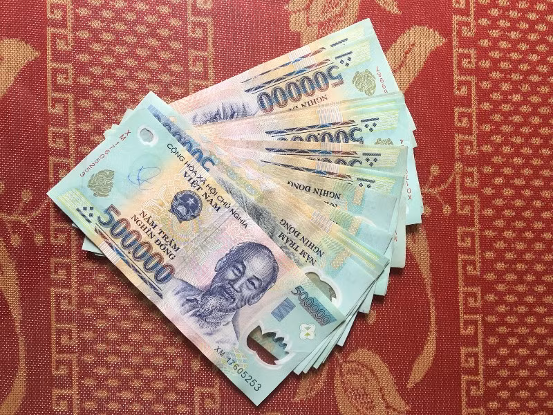 Một lượng lớn tiền do anh Huy nhặt được tại cây ATM