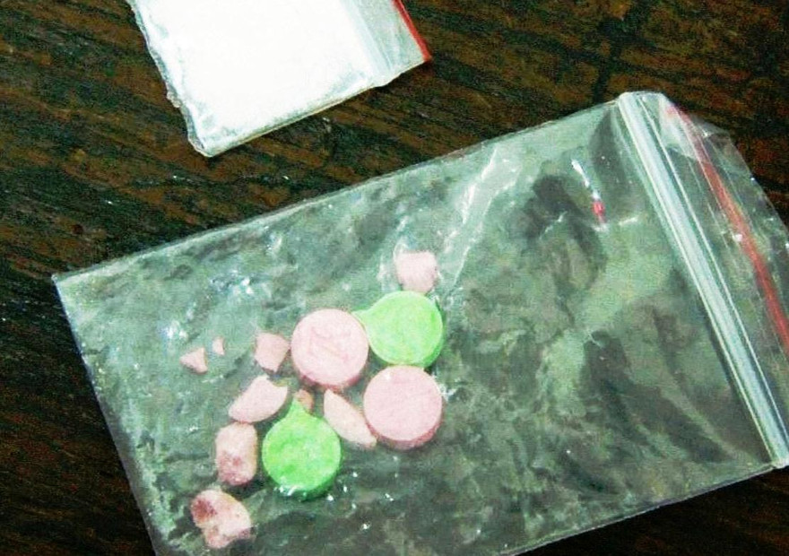 5 dân chơi 'lắc' xuyên đêm từ quán bar qua khách sạn