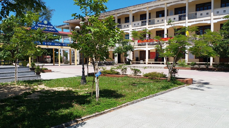 Nhiều GV phản ánh, các trường THPT Thừa Lưu, An Lương Đông, Đặng Trần Côn... yêu cầu đặt ra là GV chỉ cần đủ thâm niên công tác và có thêm một số thành tích khác là được nộp hồ sơ thăng hạng