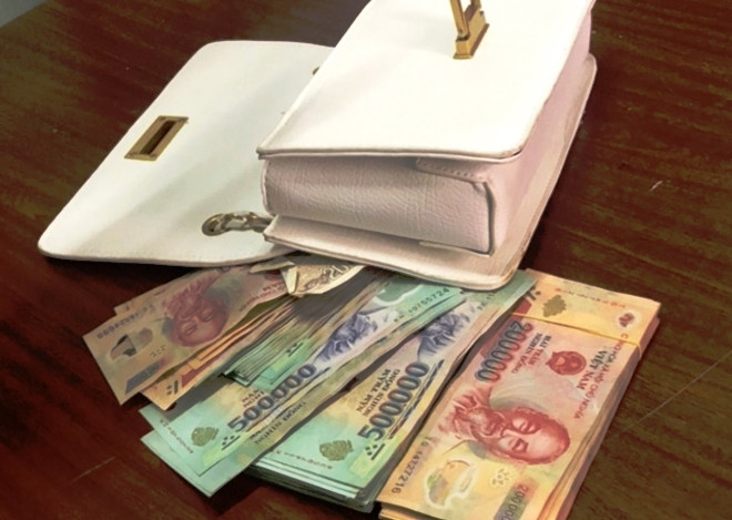 Số tiền bị "bốc hơi" được công an thu hồi lại.