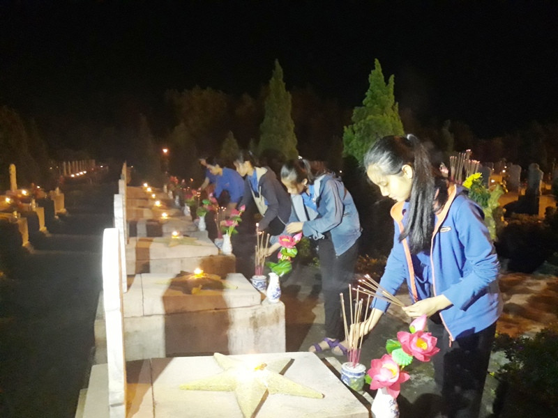 Thắp nến tri ân các anh hùng liệt sĩ